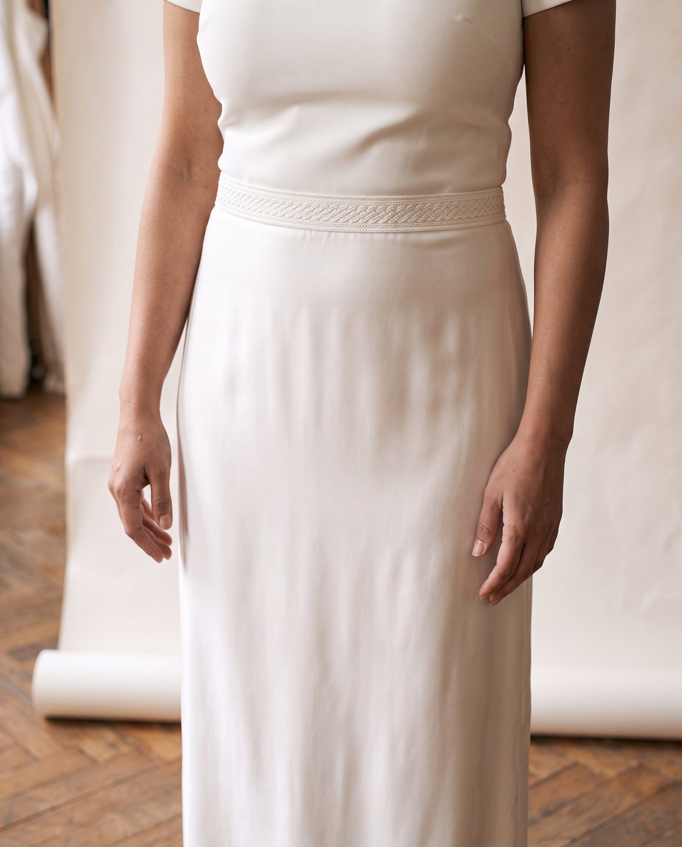 Détail de la robe Galon : coupe et finitions en gros plan