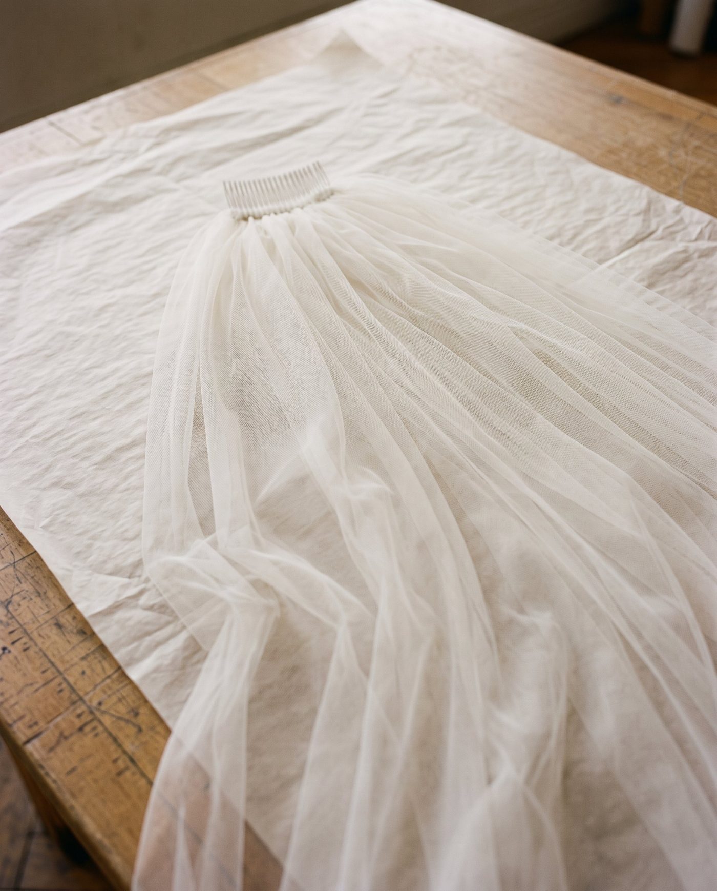 Voile Cathédrale posé sur la table de coupe, en gros plan